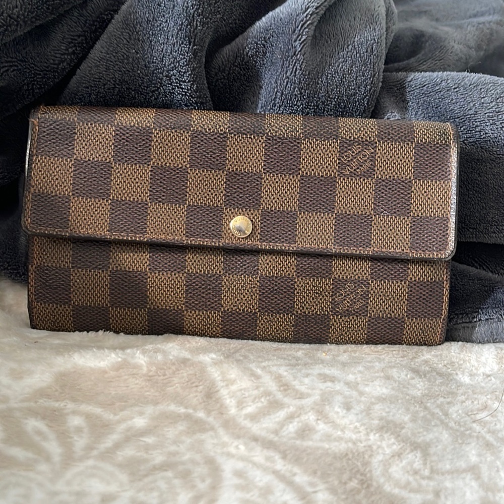 Louis Vuitton damier ebene sarah wallet